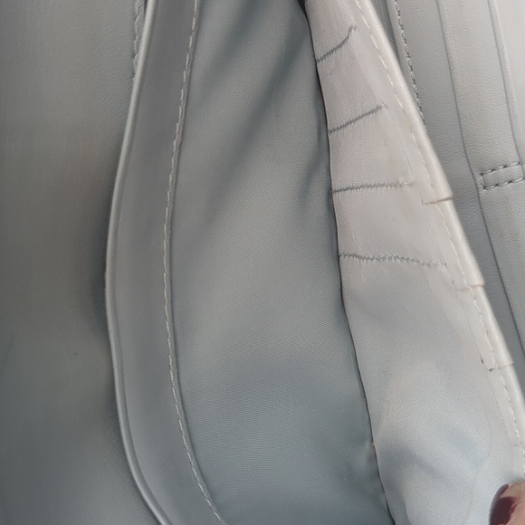 Coach Black Leather Wallet with Embossed Signature Pattern - Picture 12 of 12